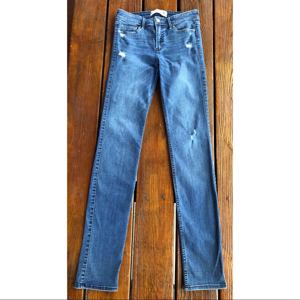 A&F Straight Leg Mid-Rise Distressed Jeans 4L / 27